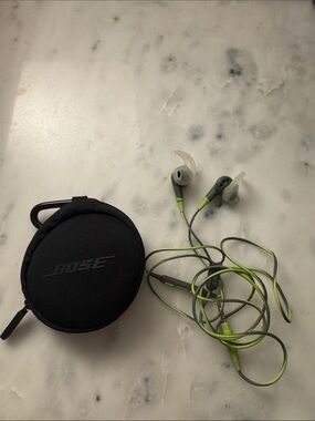 Bose Wired In-Ear Headphones in Gray and Lime with Zip Carry Case